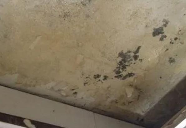瓦房店阳台漏水维修公司分享下瓦房店卫生间渗水维修需要注意哪些问题。